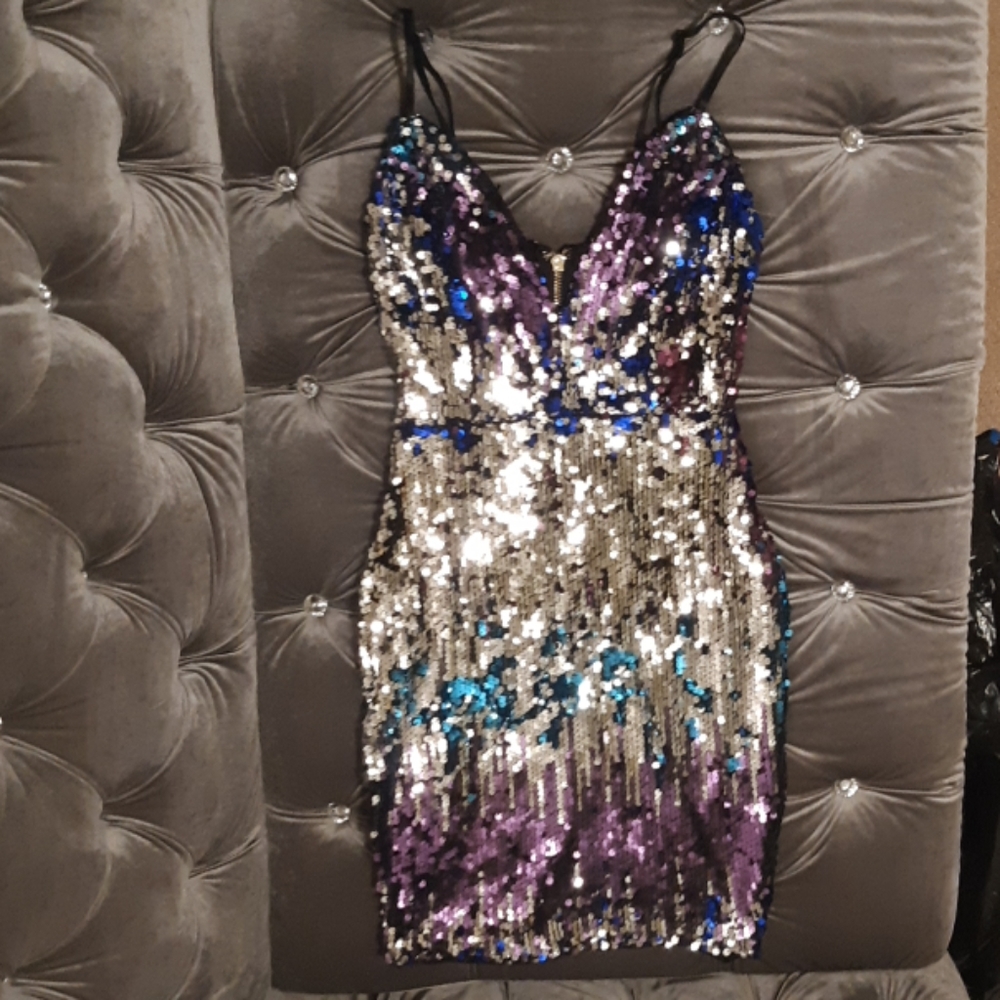 Dress - Picture 3 of 3